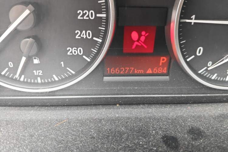 Used BMW 3 Series 2011 318i Leading Model Odometer Close Up