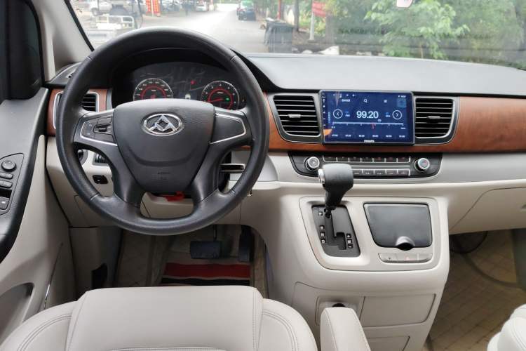 Used SAIC MAXUS G10 2016 2.0T Automatic Elite Edition
