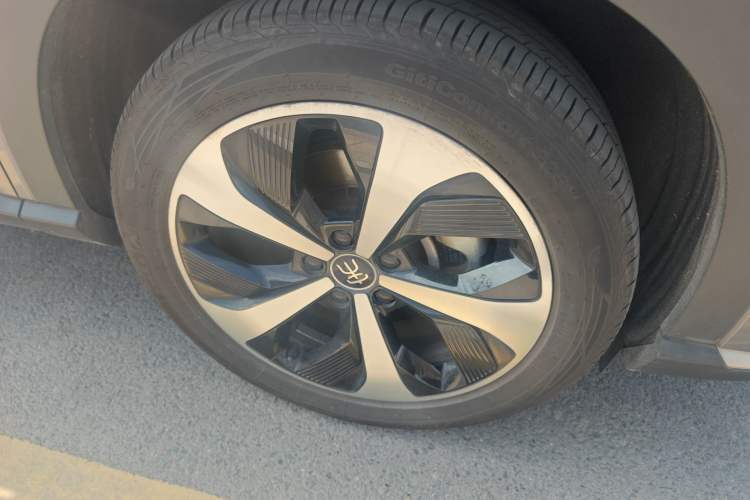 Used BYD Song PLUS New Energy 2021 DM-i 110KM Flagship PLUS Right Front Wheel Hub