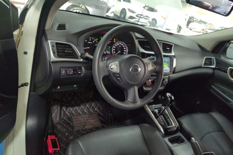 Used Nissan Sylphy 2019 1.6XV CVT Smart Connect Luxury Edition China VI Standard Center Console