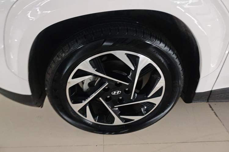 Used Hyundai Custo 2021 270TGDi Prestige LUX Left Front Wheel Hub