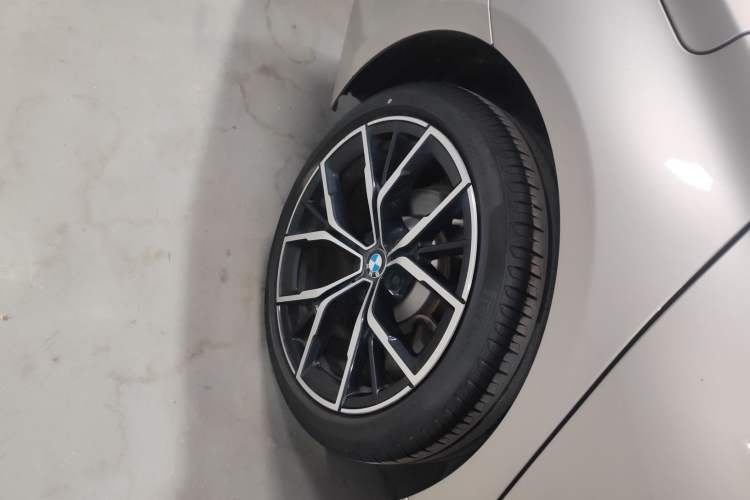 Used BMW 5 Series 2021 530Li Luxury Edition M Sport Package Right Rear Wheel Hub