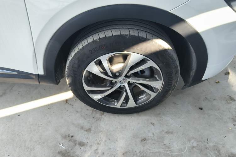 Used Buick Envision 2023 Encore S 652T Two-Wheel-Drive Luxury Model
