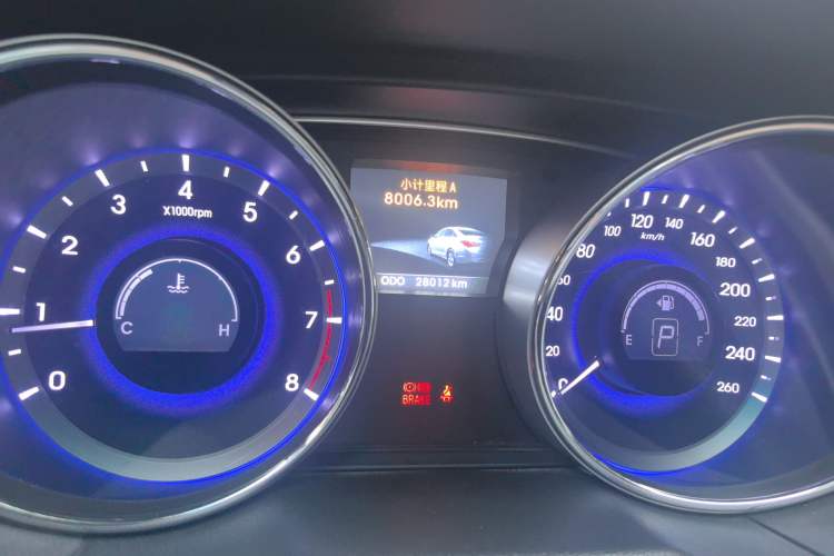 Used Hyundai Sonata 2011 2.0L Automatic Luxury Edition
