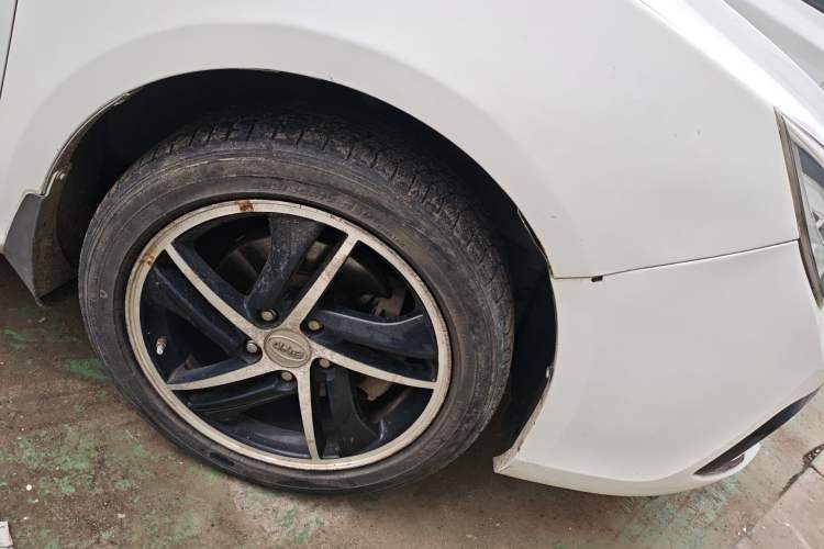 Used BYD Qin New Energy 2014 1.5T Flagship Model Right Front Wheel Hub