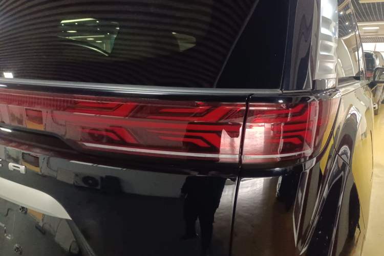 Used Denza D9 2025 DM-i Intelligent Drive 1020 Four-Wheel Drive Prestige Model