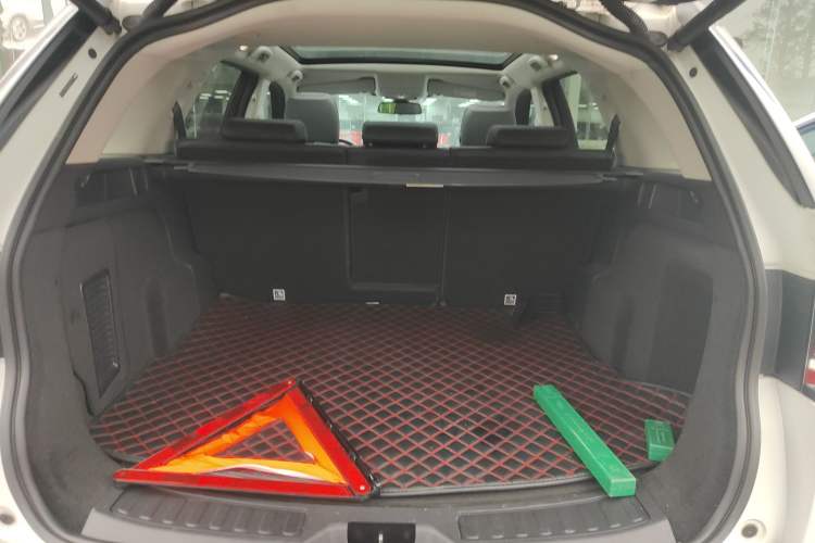 Used Land Rover Discovery Sport 2019 240 PS SE Dynamic Version China VI Standard Trunk