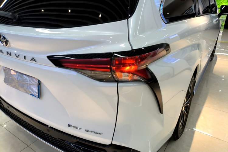 Used Toyota Granvia 2024 2.5L Hybrid Prestige PLUS Four-Wheel Drive Version
