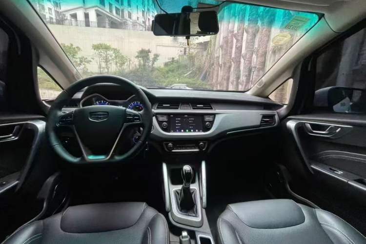 Used Geely Auto Vision X3 2017 1.5L Manual Elite Model Center Console