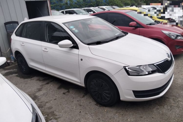 Used Skoda Rapid Spaceback 2016 Revised Version 1.6L Manual Front-Drive Edition Front Right 45 Deg