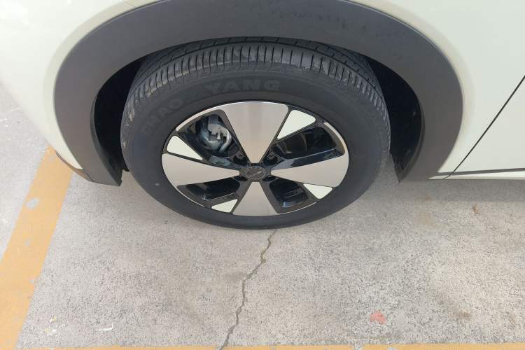 Used BYD Dolphin 2023 420 km Fashion Edition Left Front Wheel Hub