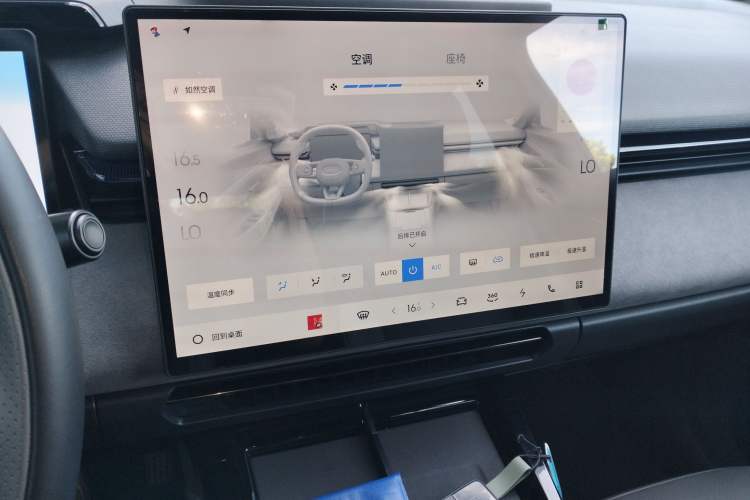 Used Lynk & Co 08 EM-P 2025 220 km All-Wheel-Drive Performance Halo