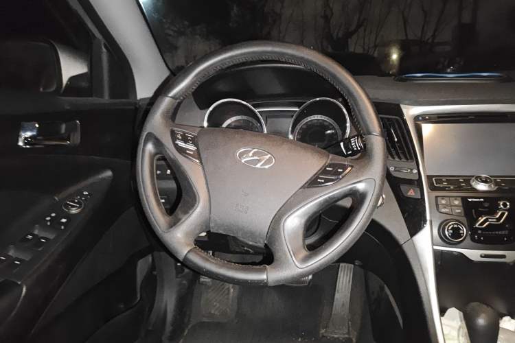 Used Hyundai Sonata 2011 2.0L Automatic Luxury Edition
