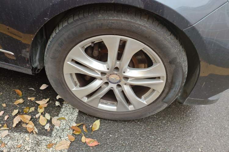 Used Mercedes-Benz E-Class 2011 E 300 L Fashion Prestige Model Right Front Wheel Hub