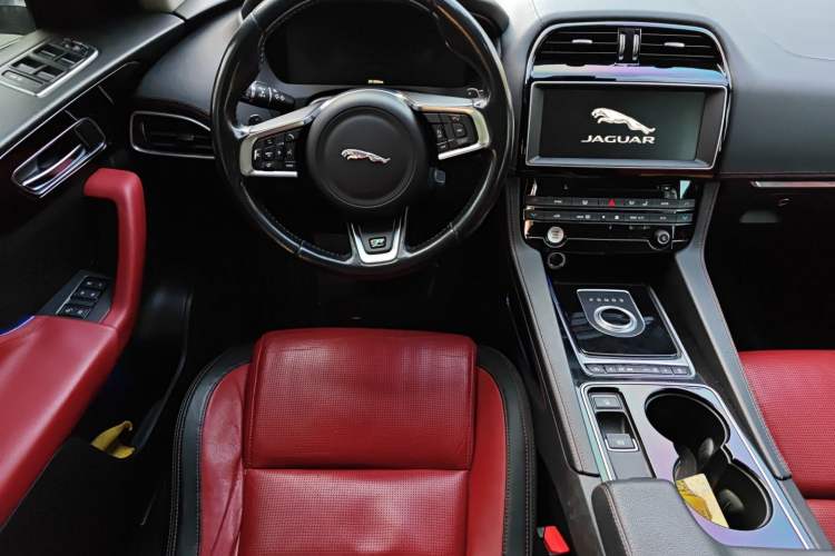 Used Jaguar F-PACE 2016 2.0T Two-Wheel-Drive R-Sport Sport Edition
