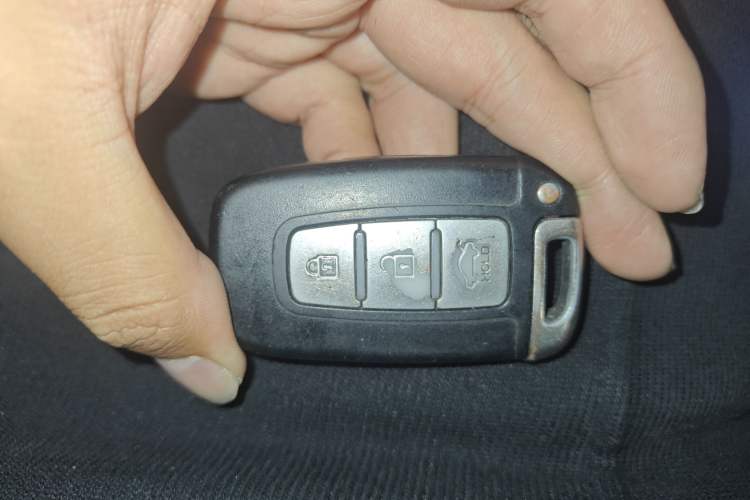 Used Hyundai Sonata 2013 2.4L Automatic Leading Edition China IV Standard Vehicle Key