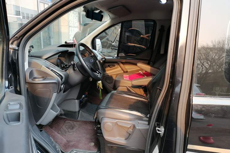 Used Ford Transit 2019 2.0T Diesel Commercial & Travel Mid-axle Mid-roof 9-Seater China VI