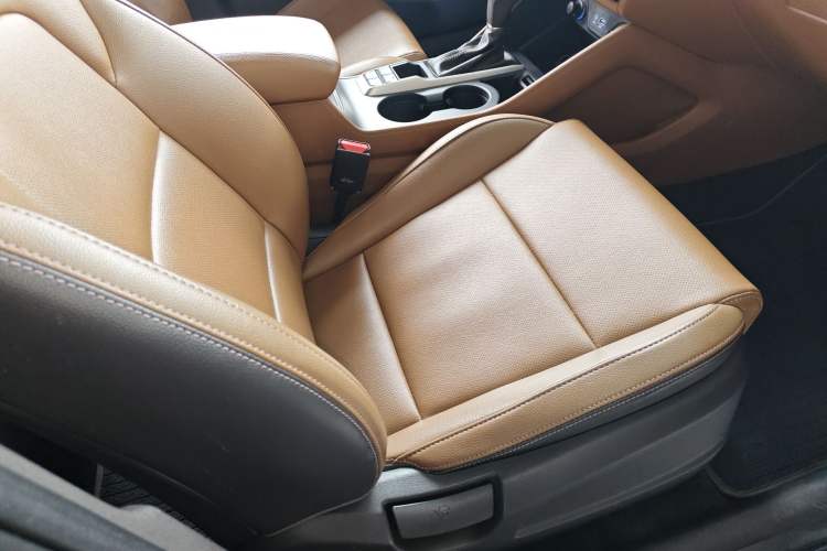 Used Hyundai Tucson 2015 1.6T Dual-Clutch Two-Wheel-Drive Leading Model
