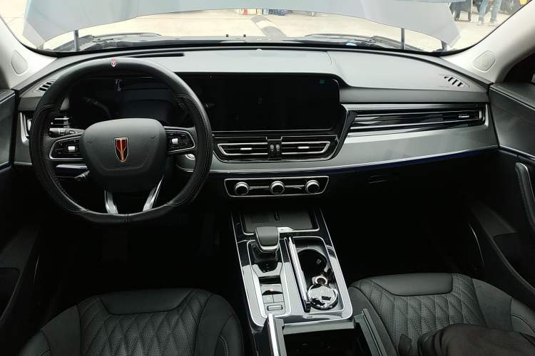 Used Hongqi HS5 2023 2.0T Qixiang Pro 500 000th Unit Commemorative Edition Center Console