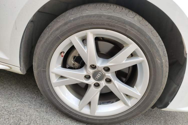 Used Audi A4L 2017 40 TFSI Ambition Edition
