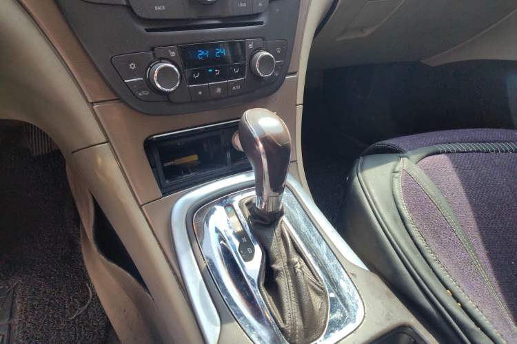 Used Buick Regal 2009 2.0L Elite Edition Gear Lever