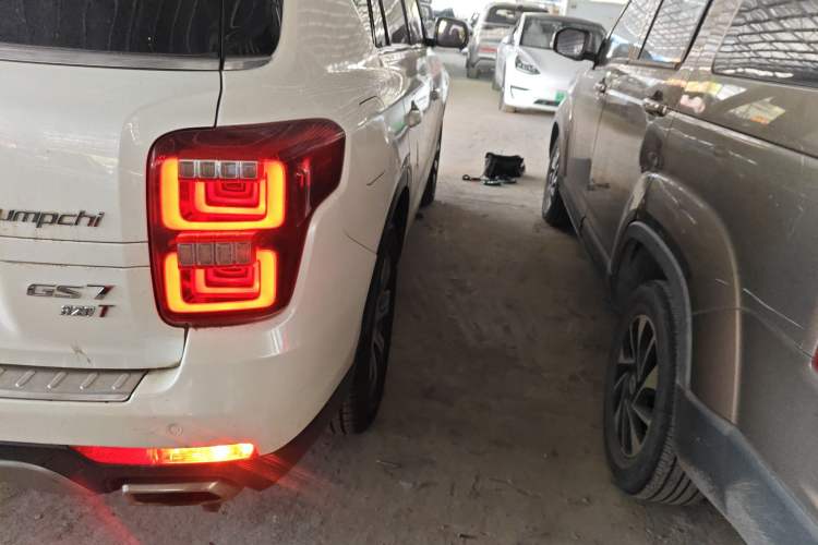 Used GAC Trumpchi GS7 2017 320T Two-Wheel-Drive Luxury Smart Connectivity Model