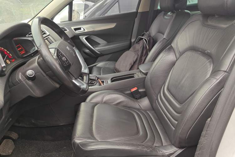 Used DS 5LS 2016 1.6T Luxury Edition THP160