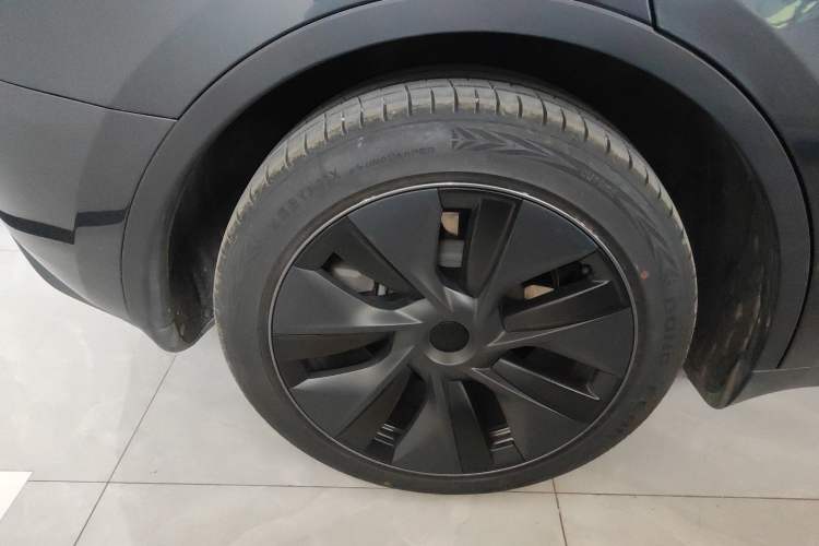 Used Tesla Model Y 2024 Long-Range All-Wheel-Drive Version
