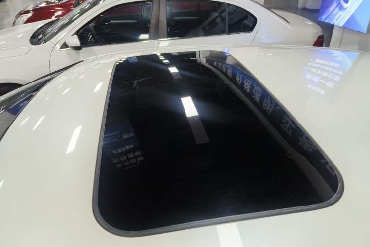 Used Nissan Lannia 2016 1.6L CVT Smart Cool Edition Roof