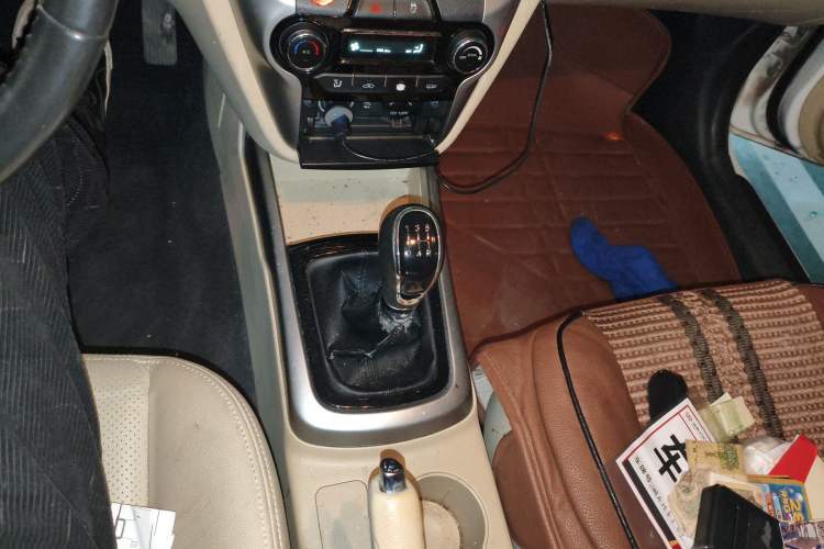 Used CHANGAN Eado 2015 1.6L Manual Luxury Model China IV Standard Gear Lever