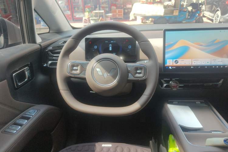 Used Wuling Starlight 730 2025 Model Pure Electric 500km Luxury Edition
