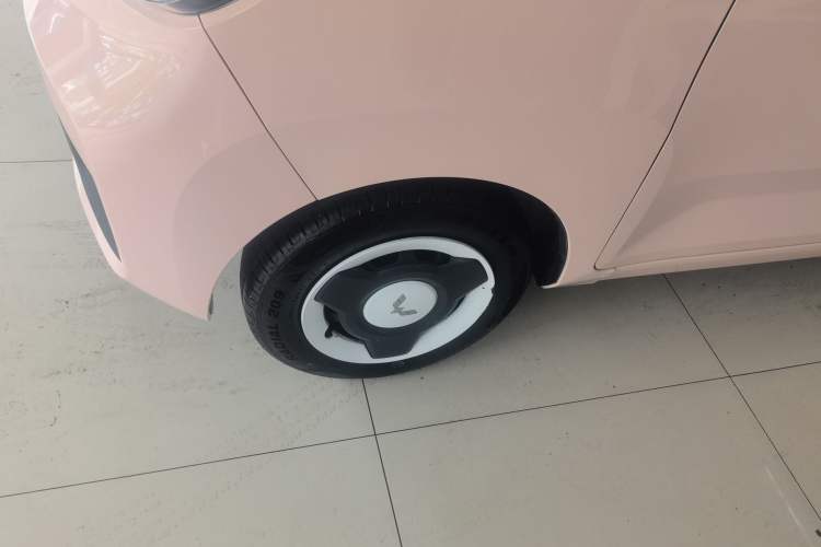 Used Wuling Hongguang MINIEV 2022 Macaron Premium Model – Lithium Iron Phosphate Left Front Wheel Hub