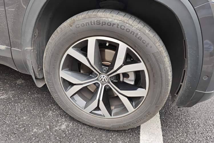 Used Volkswagen Teramont 2017 330TSI Two-Wheel-Drive Luxury Edition Right Front Wheel Hub