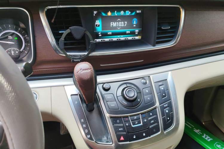 Used Buick GL8 2018 28T Luxury Model China VI Standard Audio And AC Panel