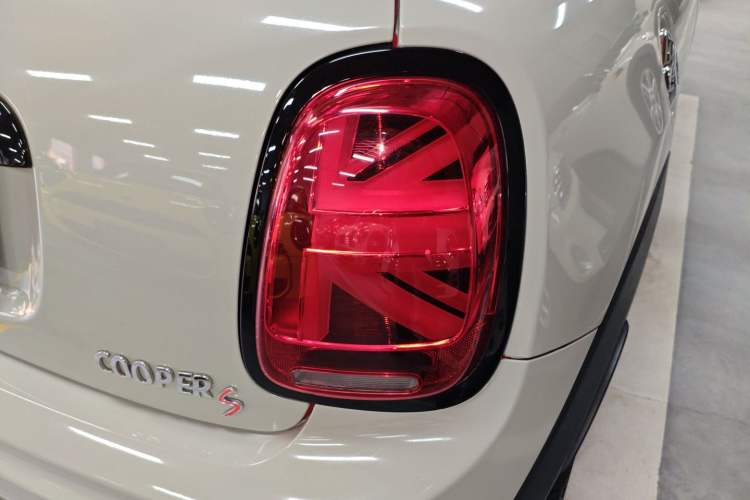 Used MINI 2019 2.0T COOPER S Racing Driver Exterior 3