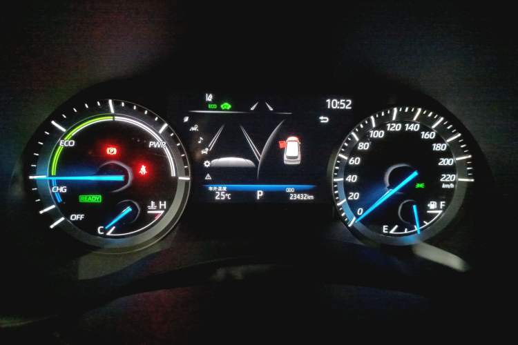 Used Toyota Highlander 2023 2.5L Smart Electric Hybrid Dual-Engine Four-Wheel Drive Prestige Version – 7 Seats Odometer Close Up