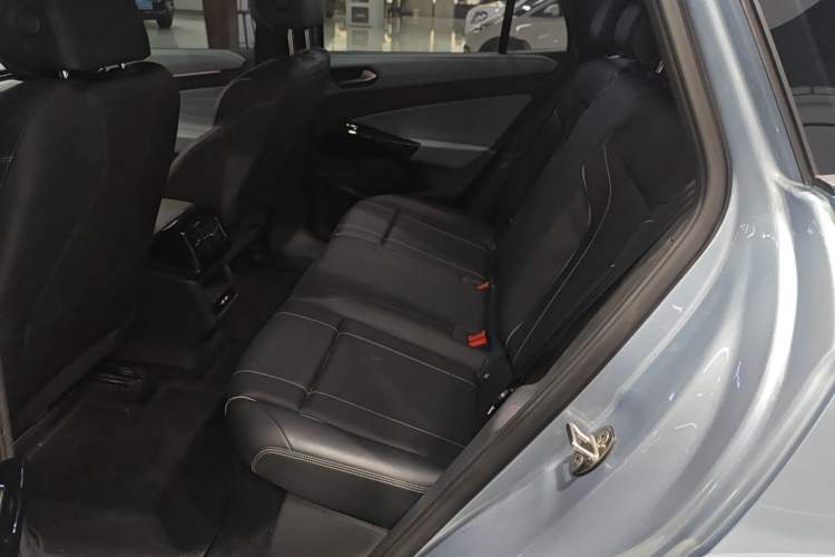 Used Volkswagen ID.4 X 2025 Smart Version Pure & Intelligent Enjoyment Edition Left Rear Seat