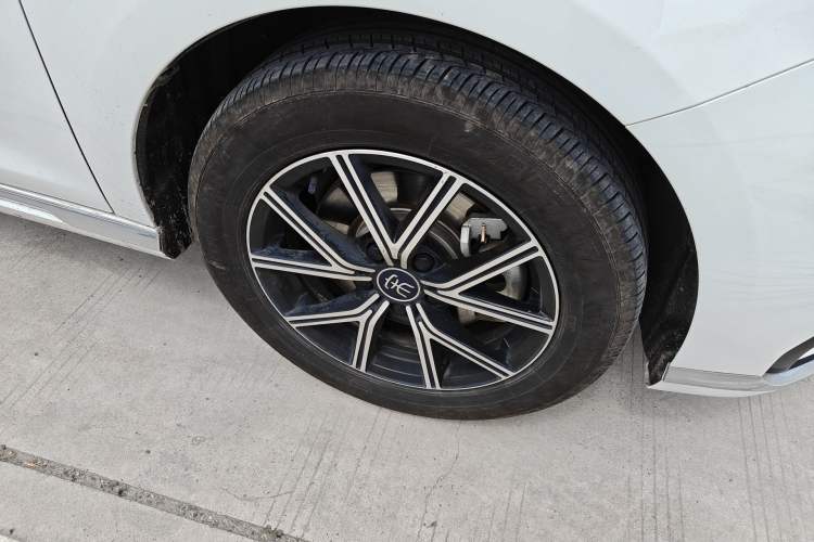 Used BYD Song MAX New Energy 2022 DM-i 105KM Flagship Model Right Front Wheel Hub