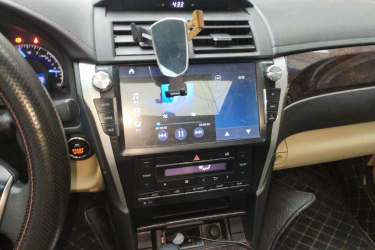 Used Toyota Camry 2015 2.0E Elite Edition Audio And AC Panel