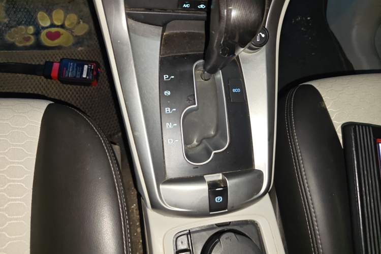 Used Chevrolet Captiva 2015 2.4L Two-Wheel Drive Urban Version 5 Seats Gear Lever