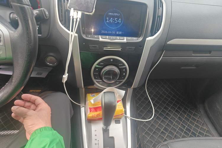 Used Isuzu mu-X 2017 3.0T Four-Wheel Drive Automatic Luxury 7-Seater China V Emission Standard
