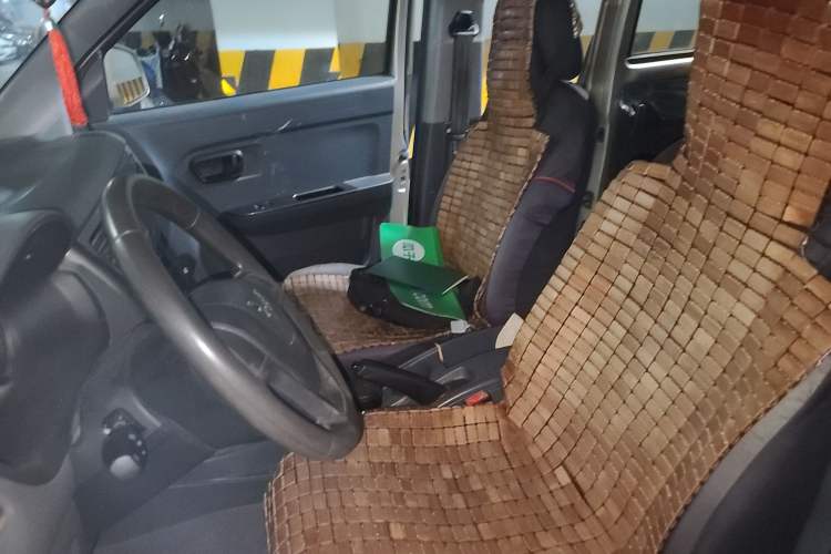 Used Wuling Rongguang V 2015 1.5L Base Version