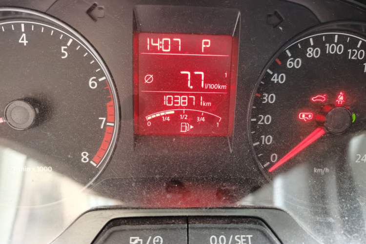 Used Volkswagen Santana 2015 1.6L Automatic Comfort Edition Odometer Close Up