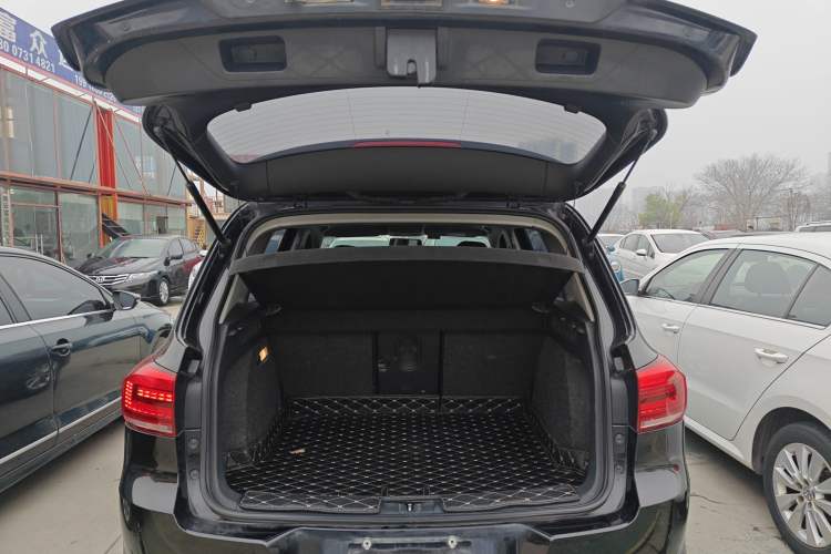 Used Volkswagen Tiguan L 2016 280TSI Automatic Two-Wheel-Drive Silk Road Style Edition