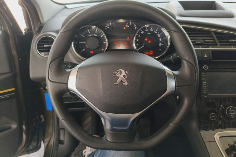Used Peugeot 3008 2015 2.0L Automatic Trend Edition Steering Wheel
