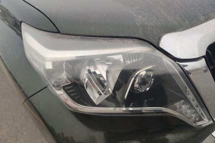 Used Toyota Prado 2010 2.7L Automatic Deluxe Edition Right Front Headlight
