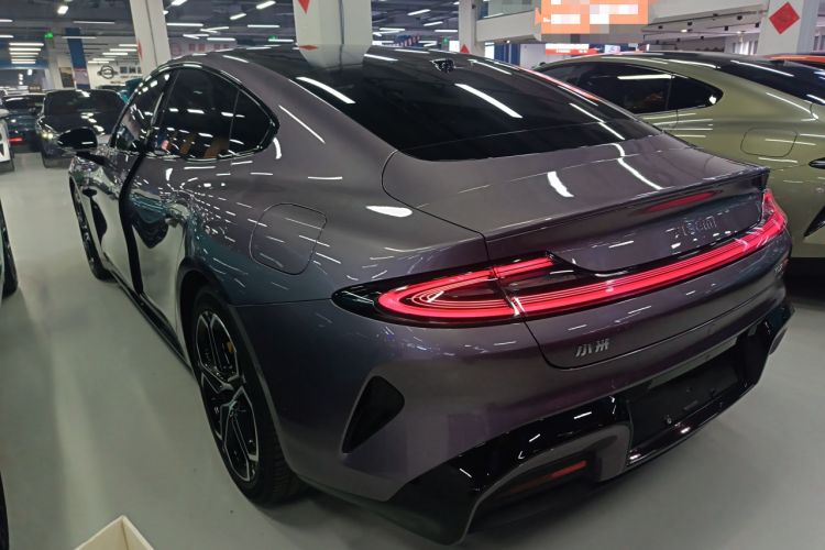 Used Xiaomi Auto SU7 2024 Four-Wheel Drive Ultra-Long Range Advanced Intelligent Driving Max Edition