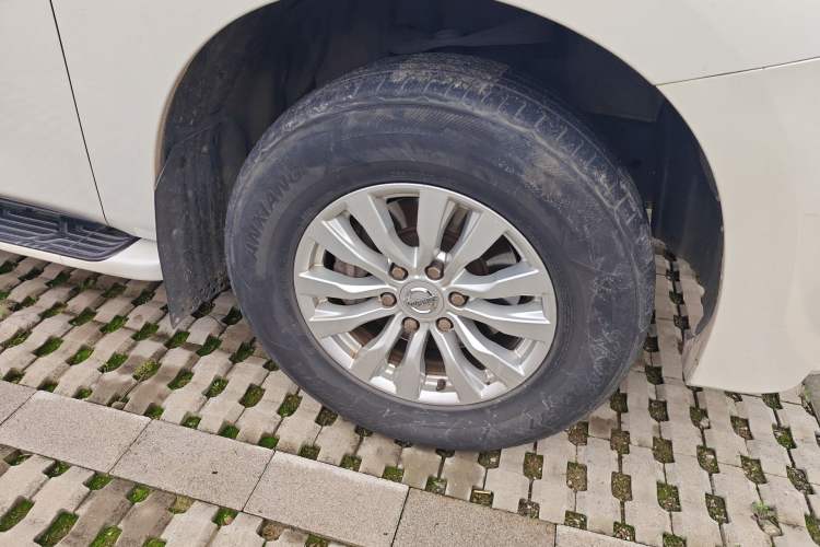 Used Nissan Patrol  Right Front Wheel Hub