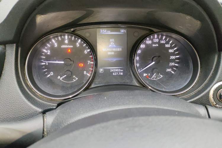 Used Nissan Qashqai 2016 2.0L CVT Luxury Edition Odometer Close Up