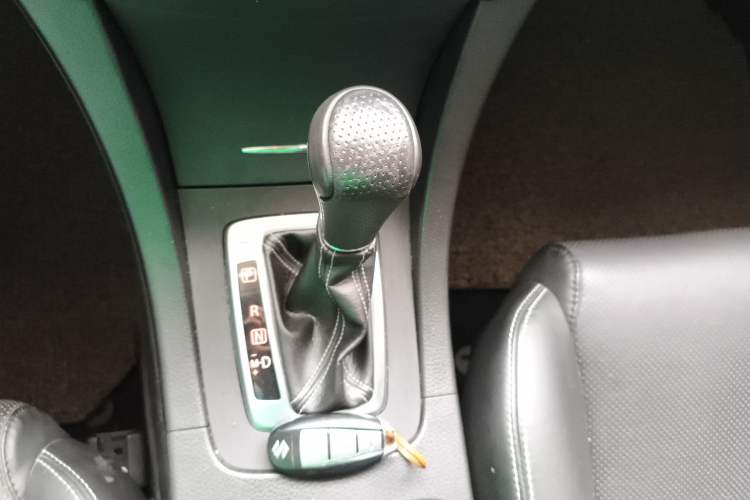 Used Suzuki Kizashi 2011 2.4L Two-Wheel Drive Sport with Navigation
